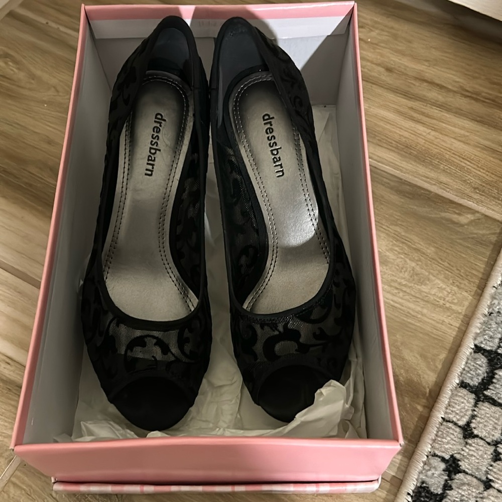 Size 6 used black lace pumps